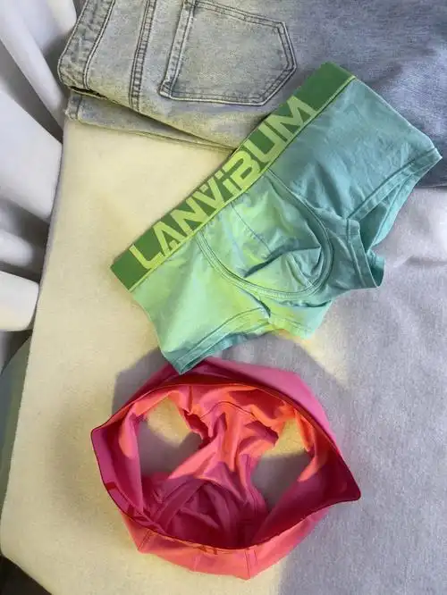 荧光与粉这两个内裤的颜色没一个是善茬