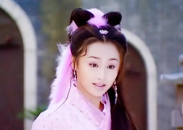 曹颖:无心插柳入行,从央视主持到演员样样优秀,事业家庭都完美