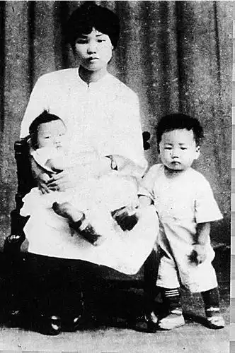 杨开慧,毛岸英,毛岸青母子三人