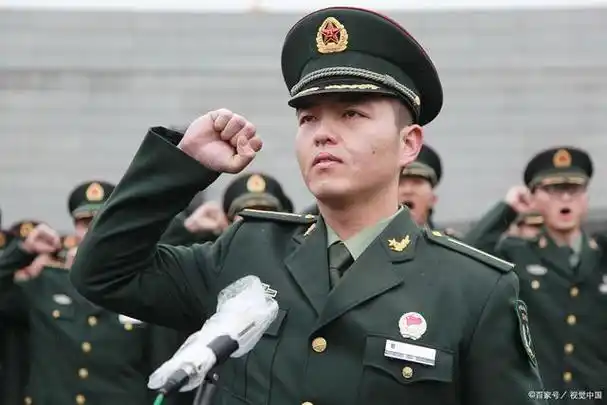 年轻军官不让早走,是职业趋势,也是一种保护?