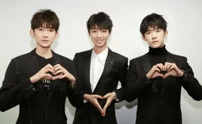 看到王俊凯和易烊千玺"新身份"才懂,内娱留给王源的时间不多了