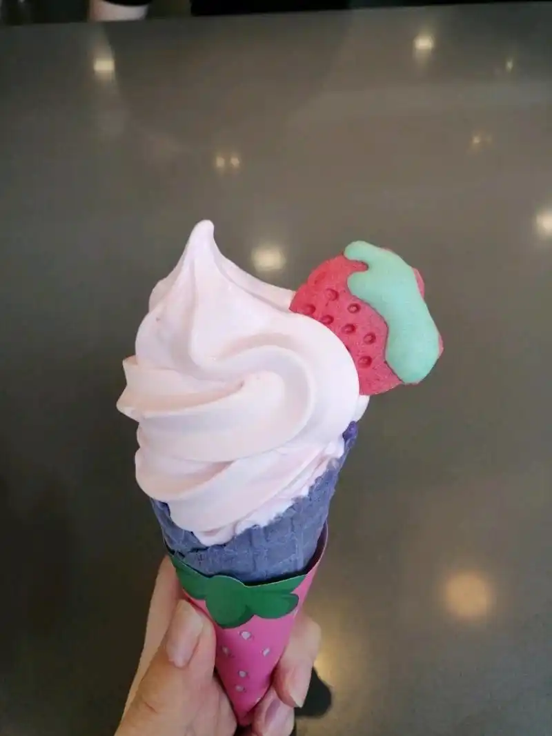 麦当劳新品小草莓雪糕