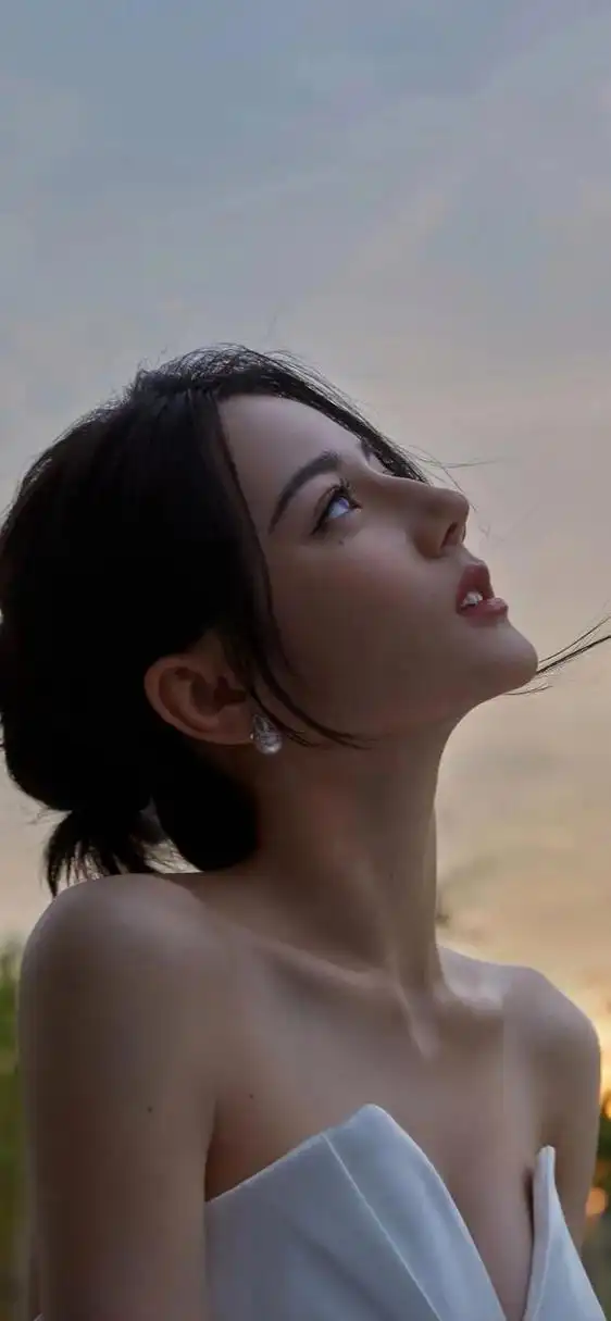 姐妹们,我必须得说,迪丽热巴的美貌真的是无上限啊!