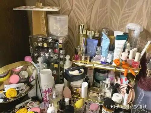 面对这一桌子的money,我认认真真挑选了6款护肤品,看到就是赚到,闭着