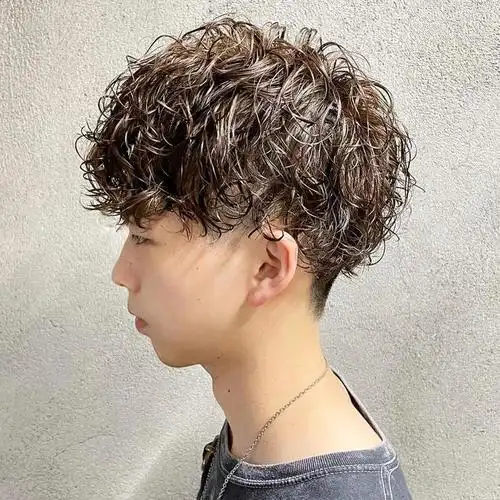 最火男发15款背头烫发小寸头想不帅都难