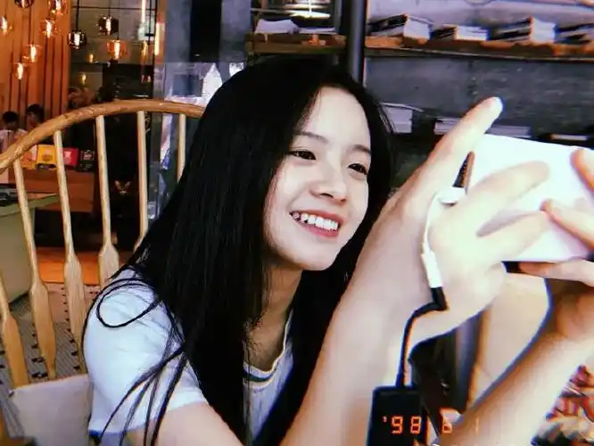 李庚希浑身使不完的甜劲儿