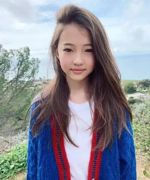 yg最小练习生,jennine师妹颜值逆天,论穿搭还不如这个11岁小孩_gross