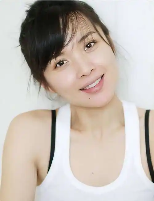 李佳:嫁给靳东是二婚,生子后退圈做全职妈妈,现44岁白发太明显_大儿子