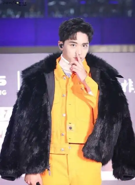 许魏洲神错位耍酷变抽烟,网友:高冷酷帅