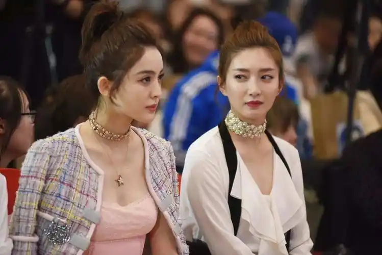 古力娜扎和江疏影在平日的生活中就能看出两人的关系非同一般