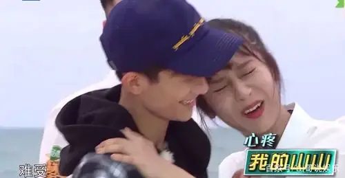 盘点张一山抱过的明星,最甜还是杨紫,只有抱她时有点敷衍