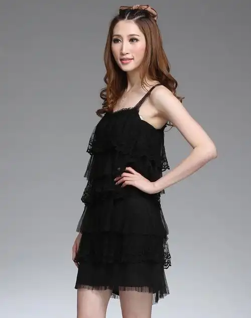 黑色优雅蕾丝吊带连衣裙