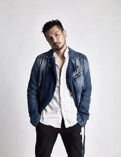 视帝陈展鹏将娶小13岁港姐,2次求婚才成功,女友颜值很高!