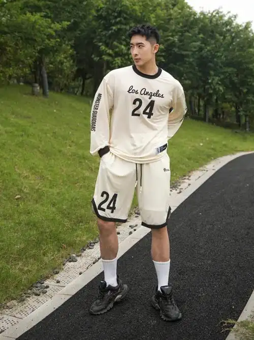 男生夏日运动穿搭做个阳光大男孩吧