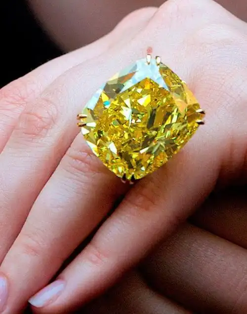 维多利亚贝克汉姆的100克拉钻戒