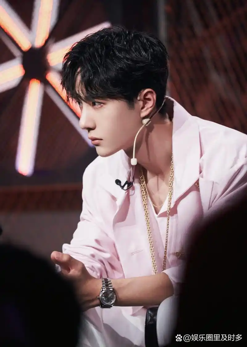 这就是街舞中身穿粉色香奈儿的王一博