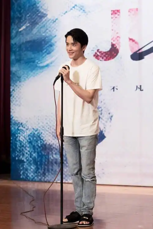 张新成《光芒》开机现场高清图来袭 锋芒初露,期待程亦治