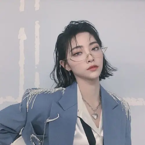 头像壁纸the9许佳琪比起被人看不起更不想被人看不见