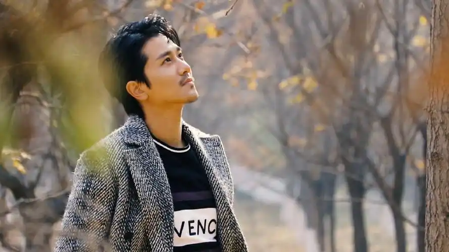 彭冠英成熟魅力时尚写真图片