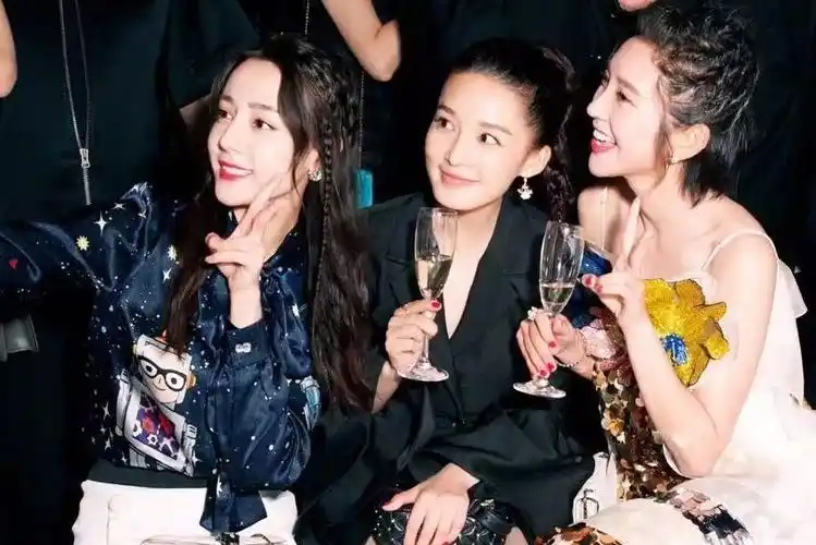 有种友谊叫"三人行",李沁,杨颖都还好,看到最后:羡慕的感觉