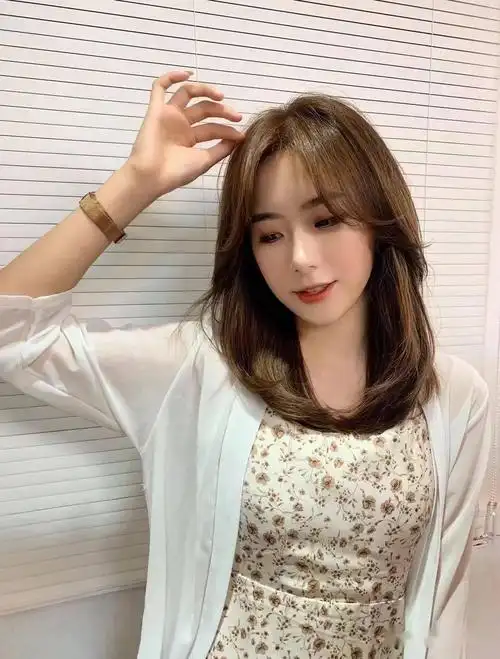 2021流行c型卷烫发中长发留超级美