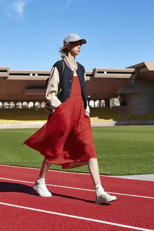 celine 2021年夏季系列全部造型,简直是春夏标准穿搭