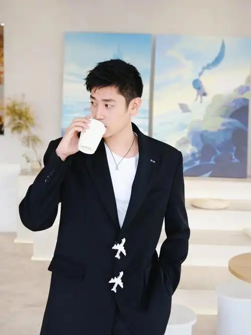 ootd初春男生这样穿西装帅飞了