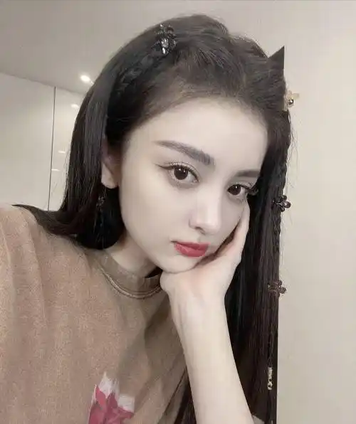 女星古力娜扎写真合集:沉鱼落雁,天生丽质