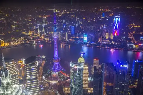 在上海之巅俯瞰魔都,夜色璀璨魅力无限