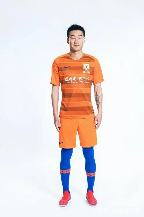 山东鲁能泰山新赛季定妆照出炉,快来围观,王大雷,蒿俊闵上镜!