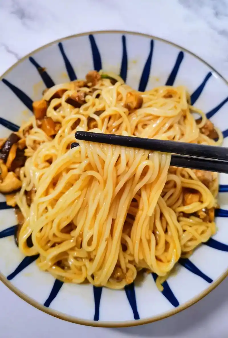 今天做的是01566油也能让人香迷糊的香菇肉末拌面17 - 抖音