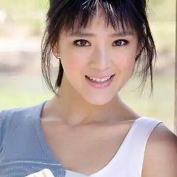 周显欣老公卢波-周显欣6岁的儿子乖萌可爱