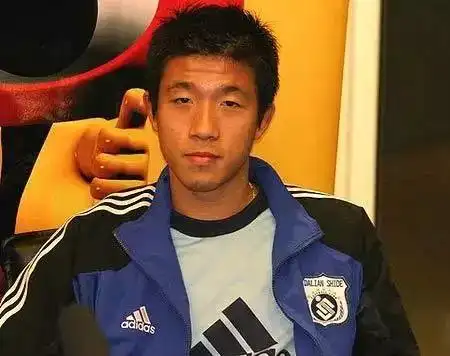 王圣王圣在职业生涯中平平淡淡,但2011年却猝不及防