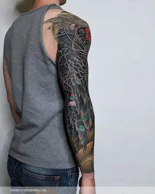 s9s纹身工作室九卦刺青创立人张爽的"非马之惊"花臂文身作品