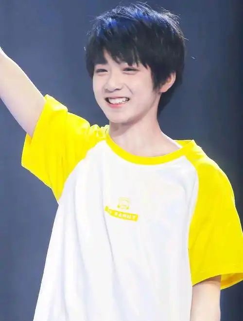 可爱奶黄包儿童时期刘耀文