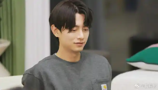 【韩网热议】#恋爱兄妹#男一公开ins后两大热帖99 长得像孔刘的男