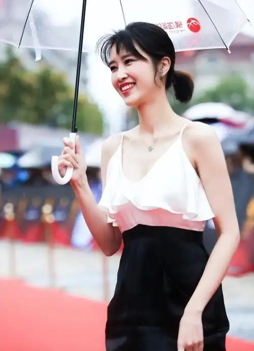 演员奚望在继父刘之冰的支持下任性离婚带着女儿的她怎样了