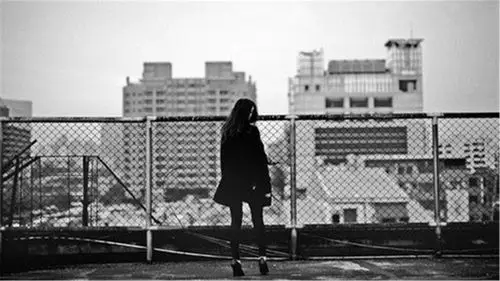 欧美黑白简洁情绪街拍图片电脑高清壁纸下载