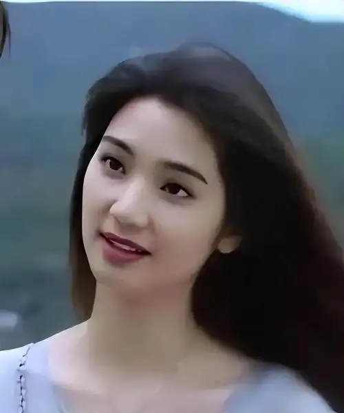 "真不知道你签洪欣这个蠢女人干什么".