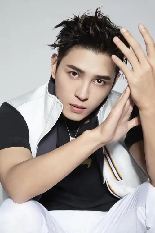 欢娱影视演员洪尧最新写真大片发布