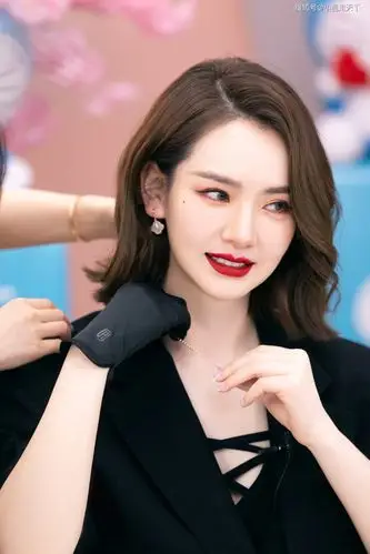 戚薇时尚优雅写真