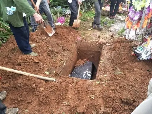 全程直击鄂州"4.17"轮胎爆炸案死者葬礼现场