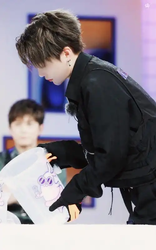 刘雨昕超话9715#刘雨昕非日常派对#非日常派对33-323630