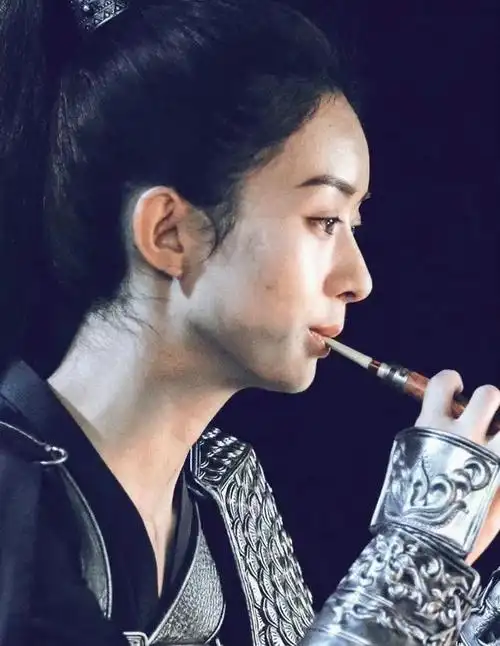 看了赵丽颖的侧脸,才知道这种"鼻子"有多完美!|妆容|山根|正脸|发际线