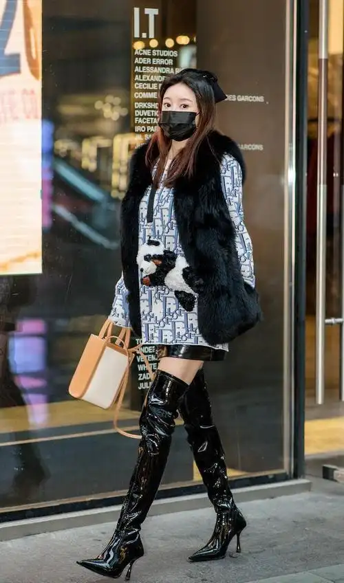 冬天高筒靴最实用美女选择高跟加过膝设计的时髦保暖还显腿长