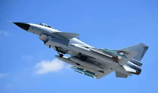 我国的歼11b系列战机近年来引起了不少关注.