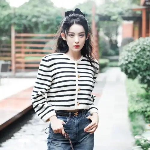 2021秋冬新款古力娜扎明星同款条纹针织开衫短款外穿毛衣女