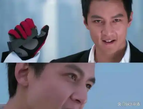 在《新警察故事》这部与成龙大哥合作的影片中,他出演了大反派角色