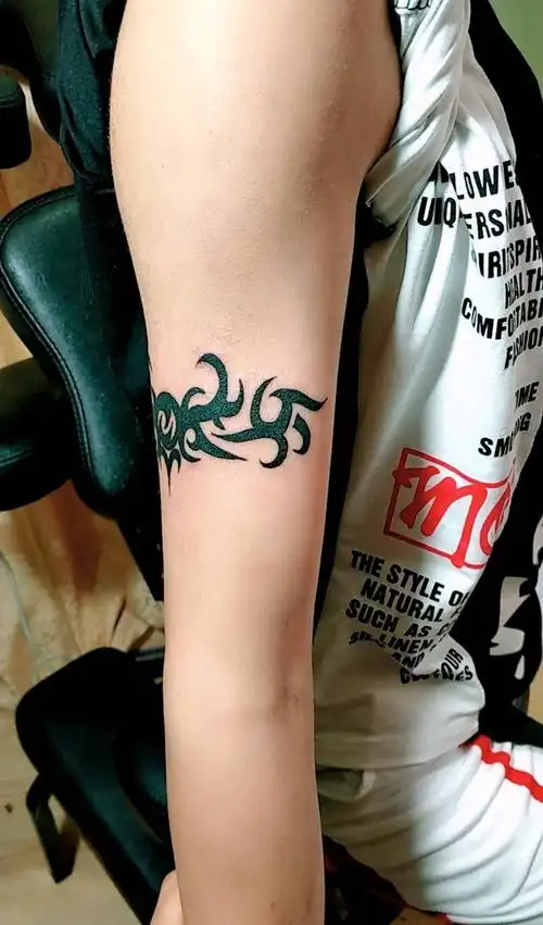图腾 手环纹身图片_手臂传统图腾成品纹身图案(2)_云南省曲靖市纹身店