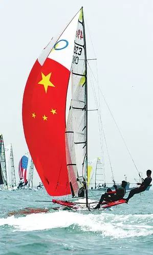 奥帆赛日益临近,中国49人级帆船队日前在青岛训练备战.何毅摄